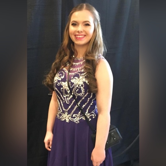 Prom dress - Picture 2 of 4